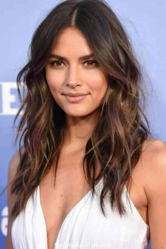 Unique Ear Length Haircuts Ideas Messy Waves with Ear-Length Texture