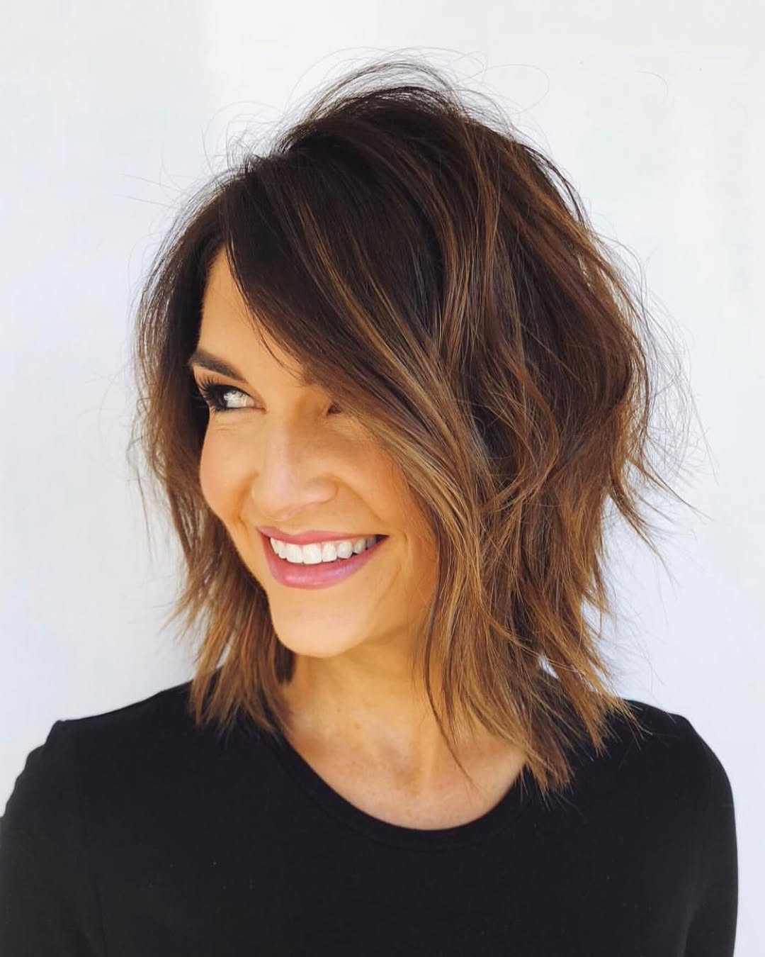 Women's Blunt or Soft Bob Hairstyle for Oval Face