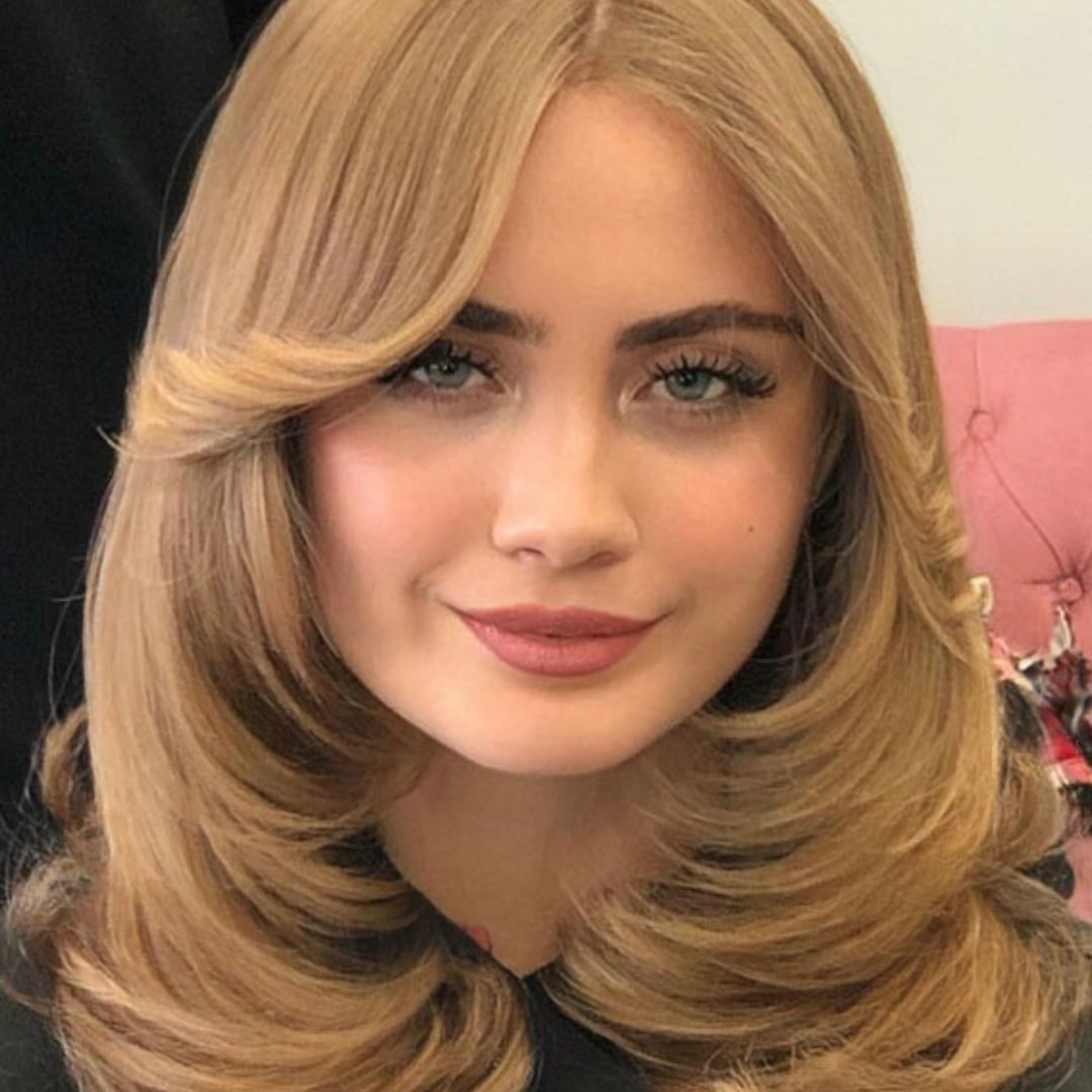 Women Layered Medium Waves Hairstyle for Soft Diamond Face