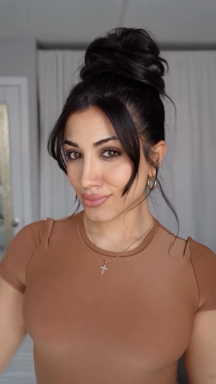 Women Deep Side Part Hairstyle