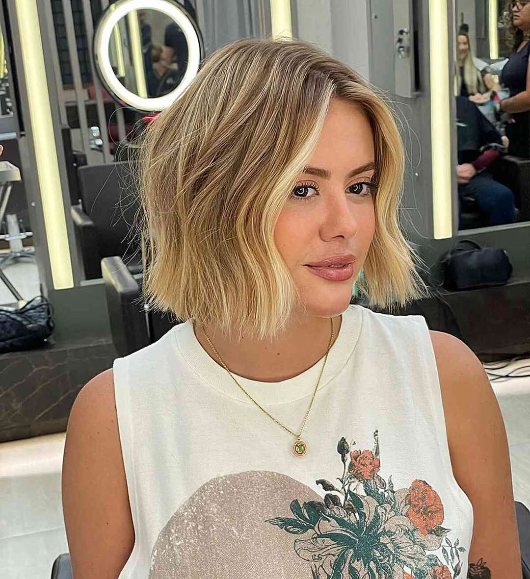 Women Chin Bob Hairstyles for Soft Diamond Face